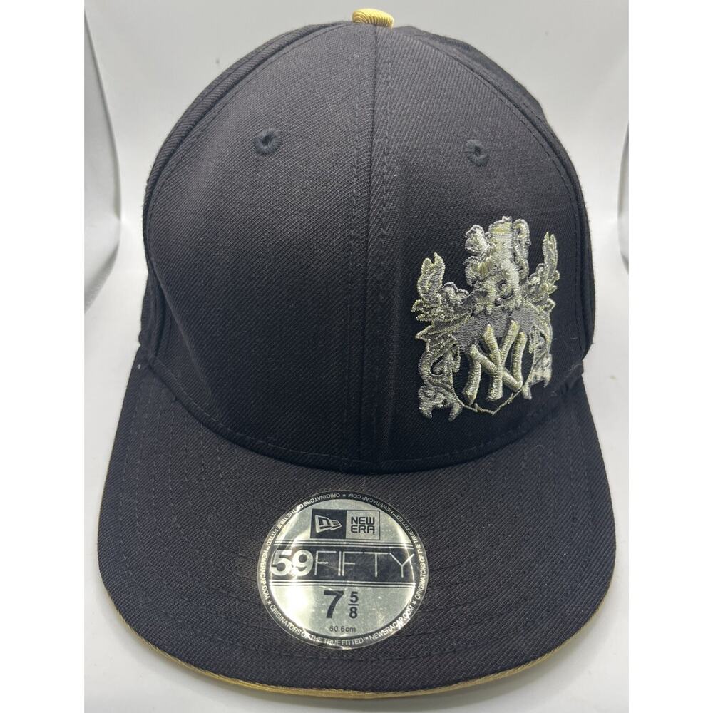 New York Yankees MLB New Era 59Fifty Black Hat Gold Lion Olde English 7 5/8
